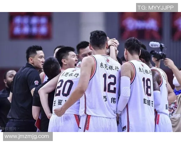 成都篮球队与广州篮球队赛后复盘分析灵活性表现与战术调整